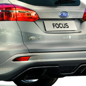 Zaščitna letev zadnjega odbijača črna, sijajna z difuzorjem